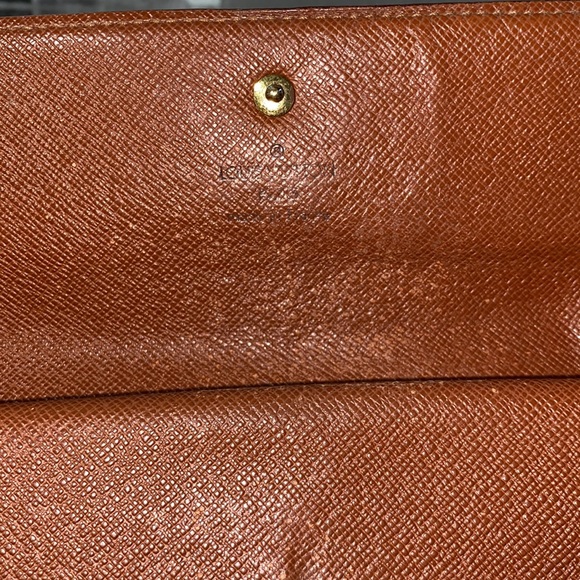 Authentic Louis Vuitton Monogram International Wallet - Picture 6 of 15